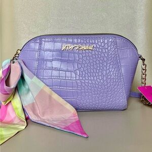 Betsey Johnson crossbody in lilac/purple color